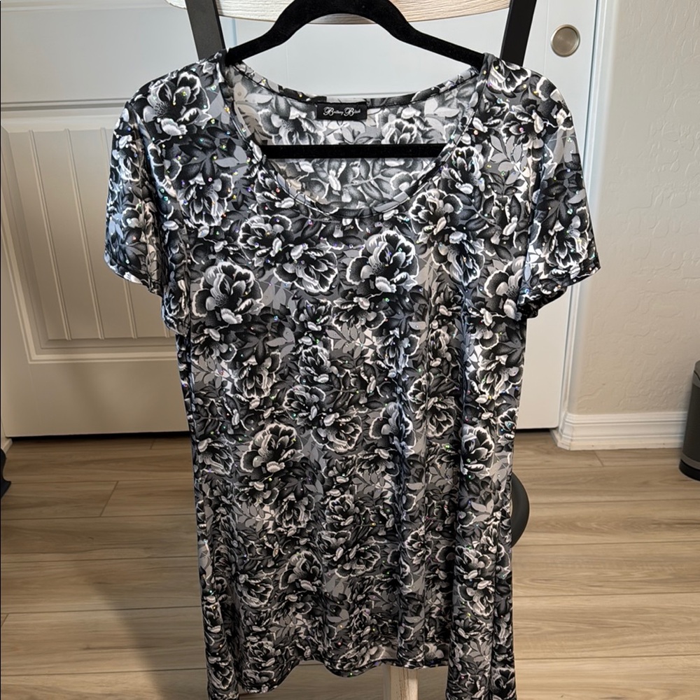 Brittany Black Relaxed Graphic Blouse in Black and White